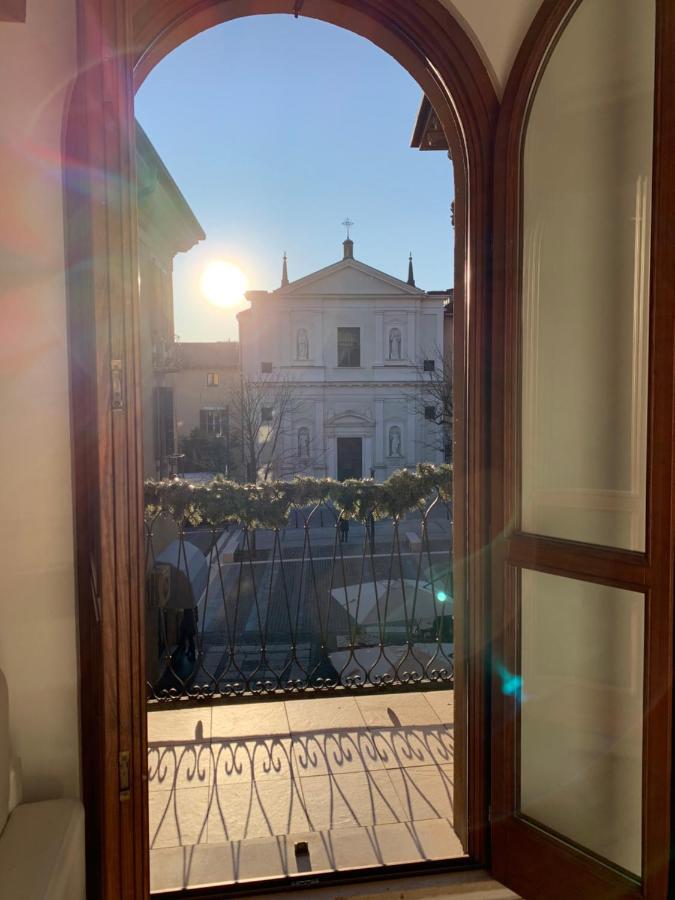Palazzo Teatro Vecchio-Holiday Suites Сало Екстер'єр фото