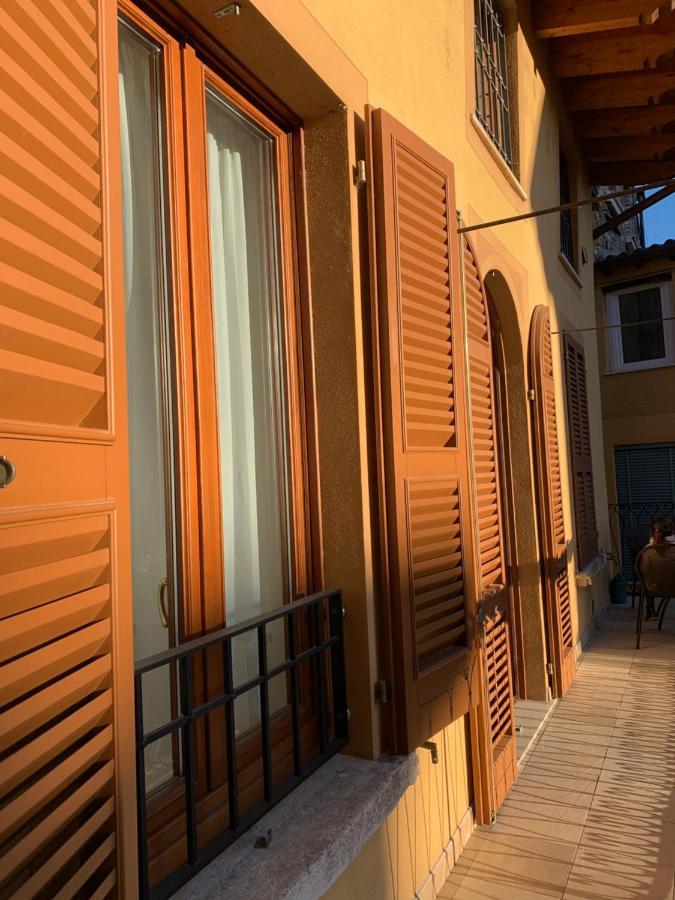 Palazzo Teatro Vecchio-Holiday Suites Сало Екстер'єр фото