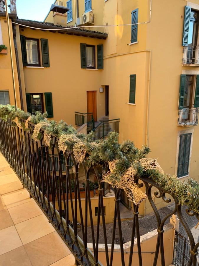 Palazzo Teatro Vecchio-Holiday Suites Сало Екстер'єр фото