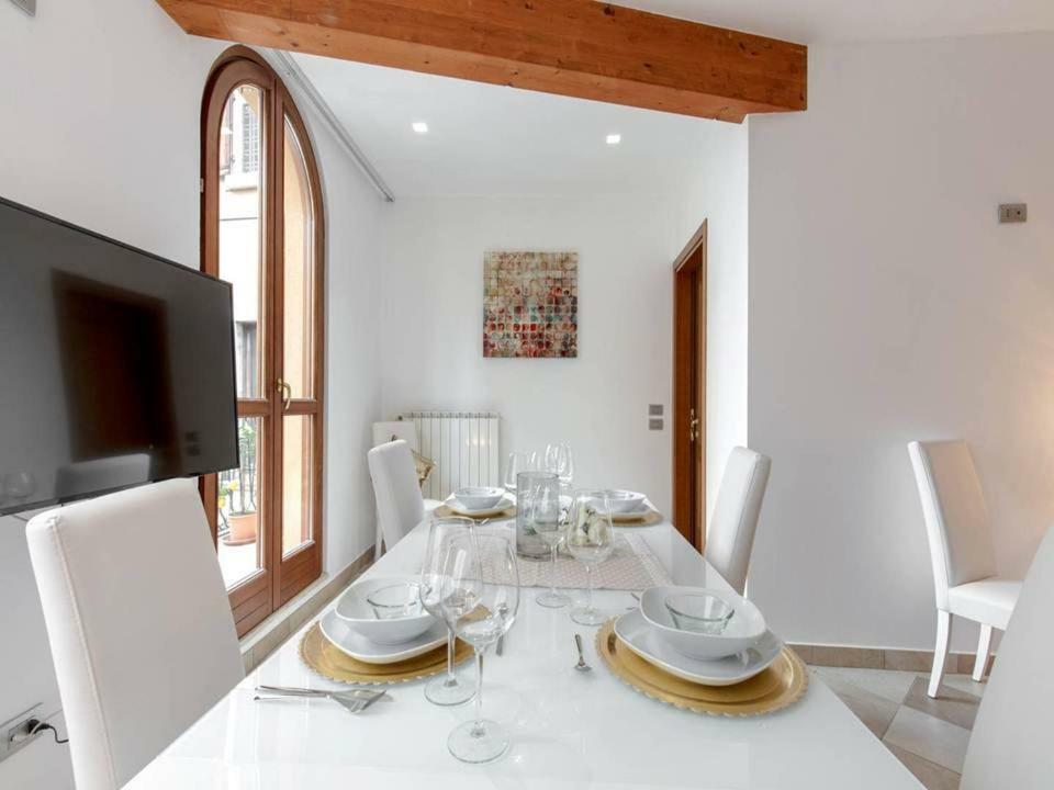 Palazzo Teatro Vecchio-Holiday Suites Сало Екстер'єр фото