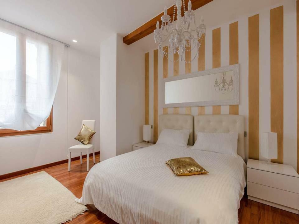 Palazzo Teatro Vecchio-Holiday Suites Сало Екстер'єр фото