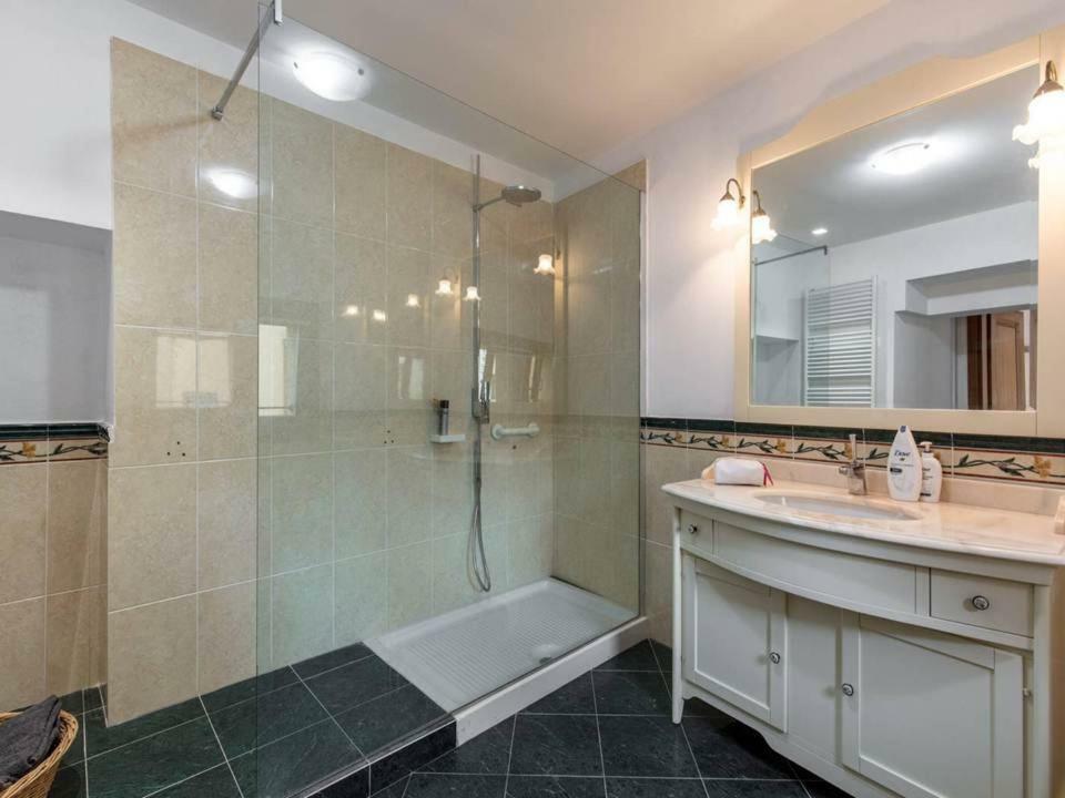 Palazzo Teatro Vecchio-Holiday Suites Сало Екстер'єр фото