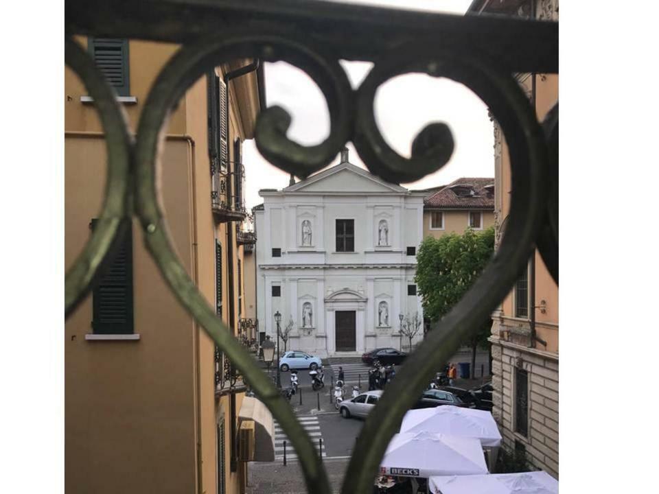 Palazzo Teatro Vecchio-Holiday Suites Сало Екстер'єр фото